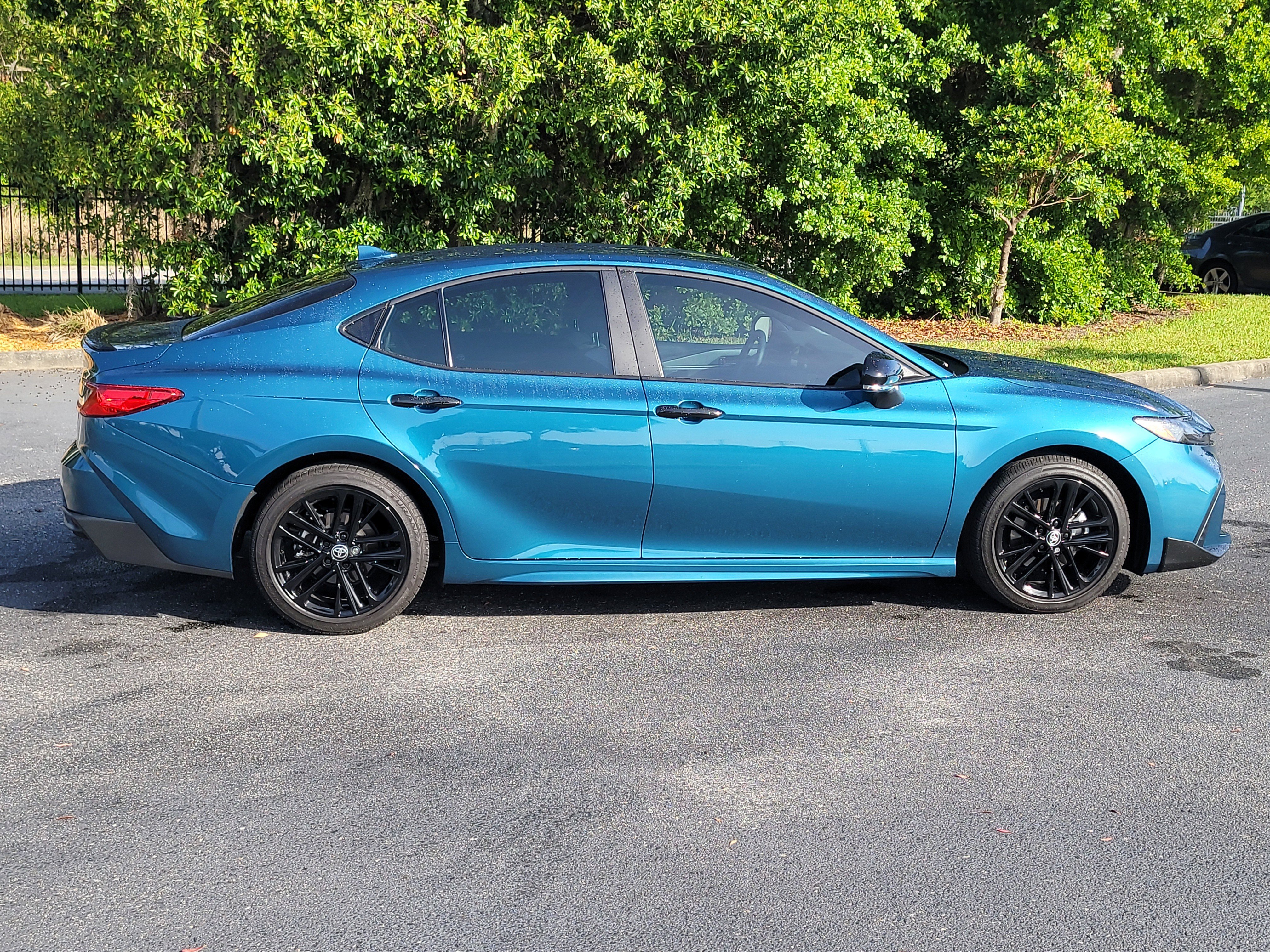 Used 2025 Toyota Camry SE w/ Multimedia Upgrade Package image 8