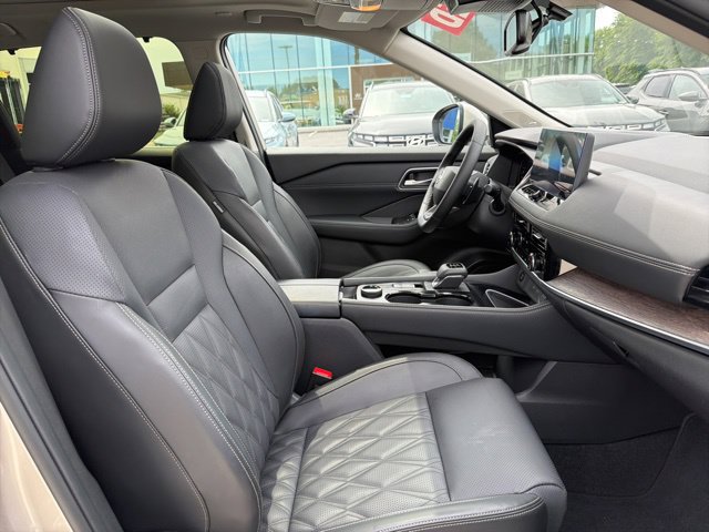 Used 2026 Nissan Rogue Platinum w/ Platinum Premium Package AWD/4WD image 32