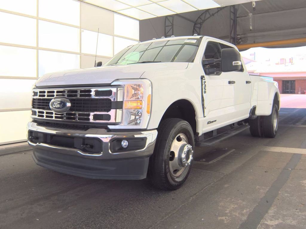 Used 2023 Ford F350 XLT image 4