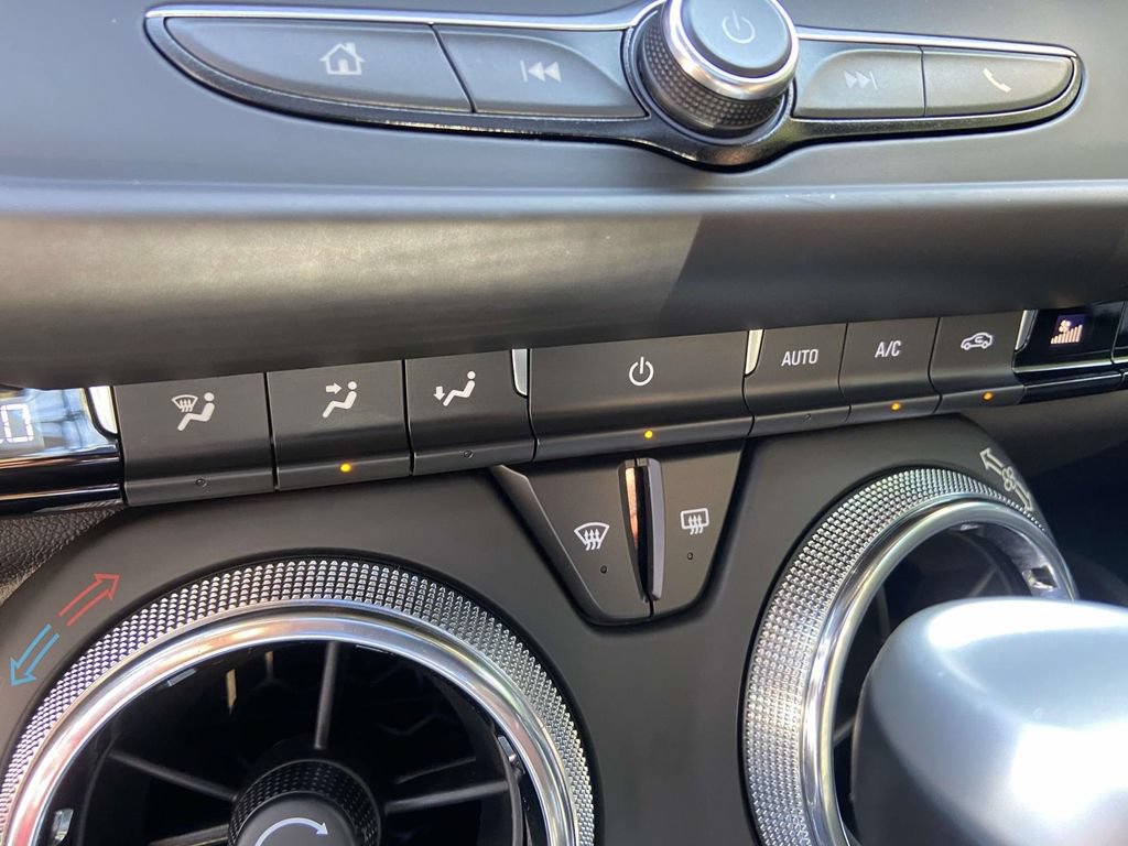Used 2020 Chevrolet Camaro LT RWD image 18