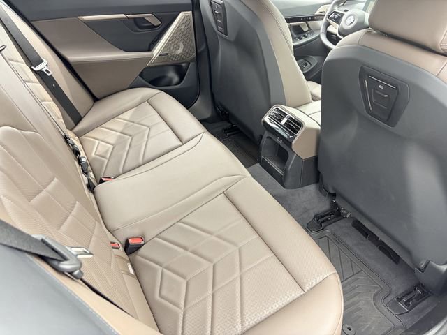 Used 2025 BMW 530i xDrive AWD/4WD image 15