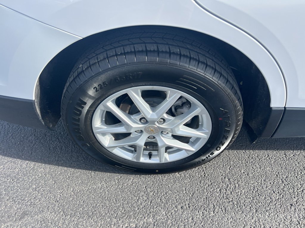 Used 2024 Chevrolet Equinox LT image 3