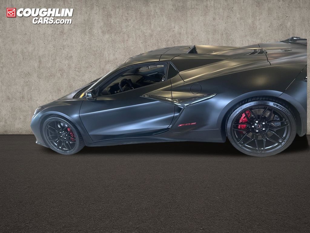 Used 2025 Chevrolet Corvette Z06 w/ Stealth Interior Trim Package RWD image 2