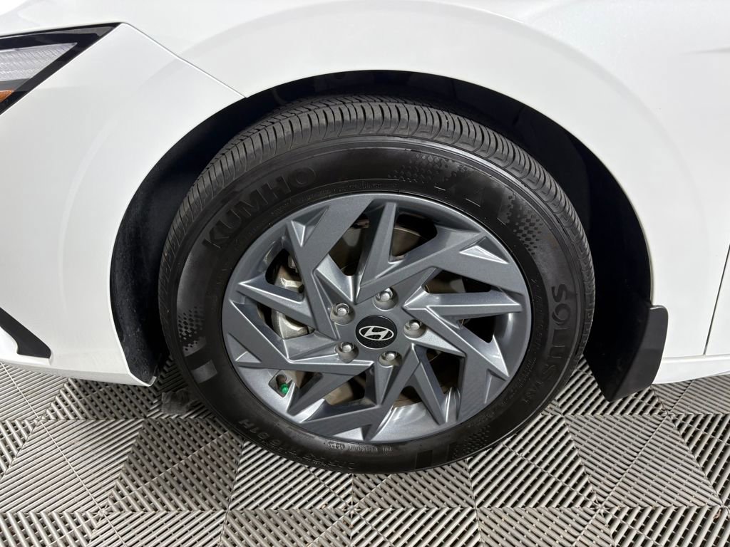 Used 2024 Hyundai Elantra SEL image 11