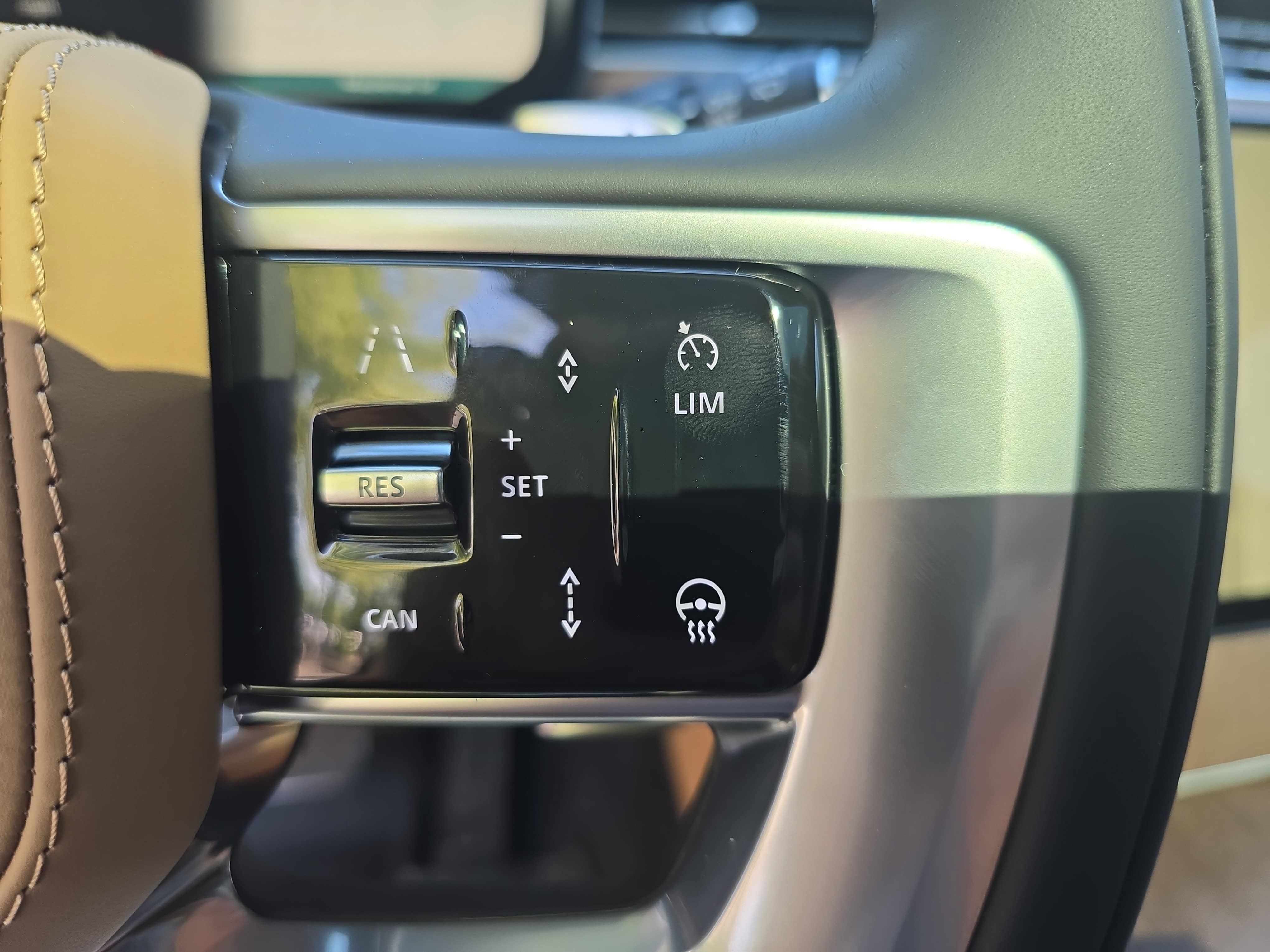 New 2026 Land Rover Range Rover Long Wheelbase SE image 18