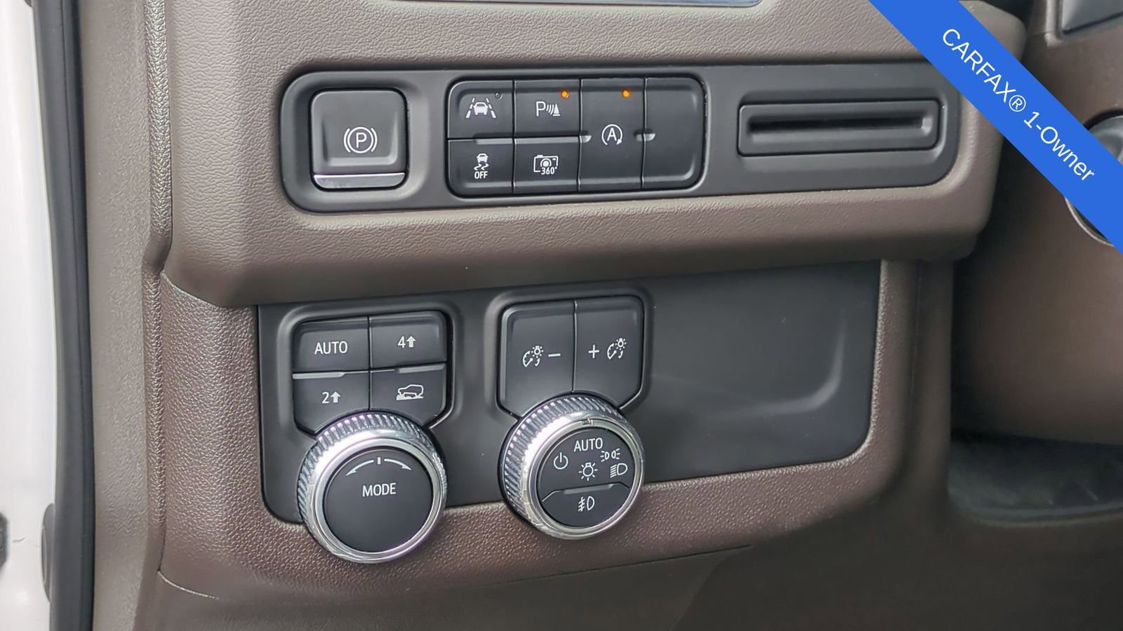 Used 2023 GMC Yukon XL SLT w/ SLT Premium Package image 18