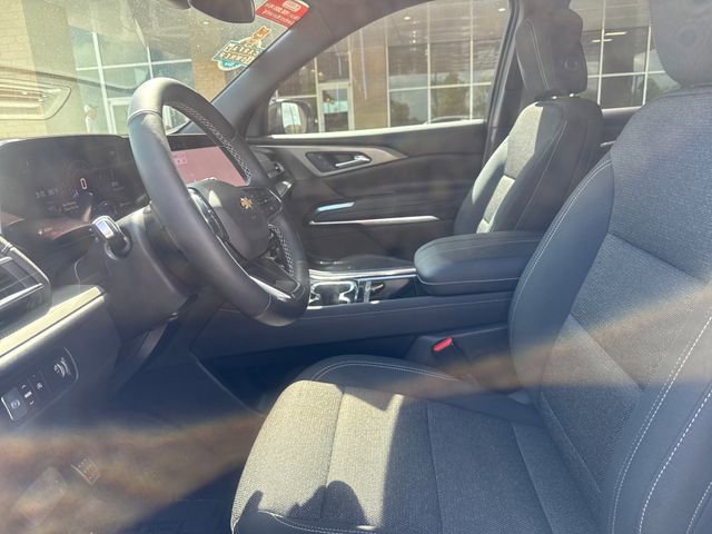 Used 2024 Chevrolet Traverse LT w/ Trailering Package FWD image 8