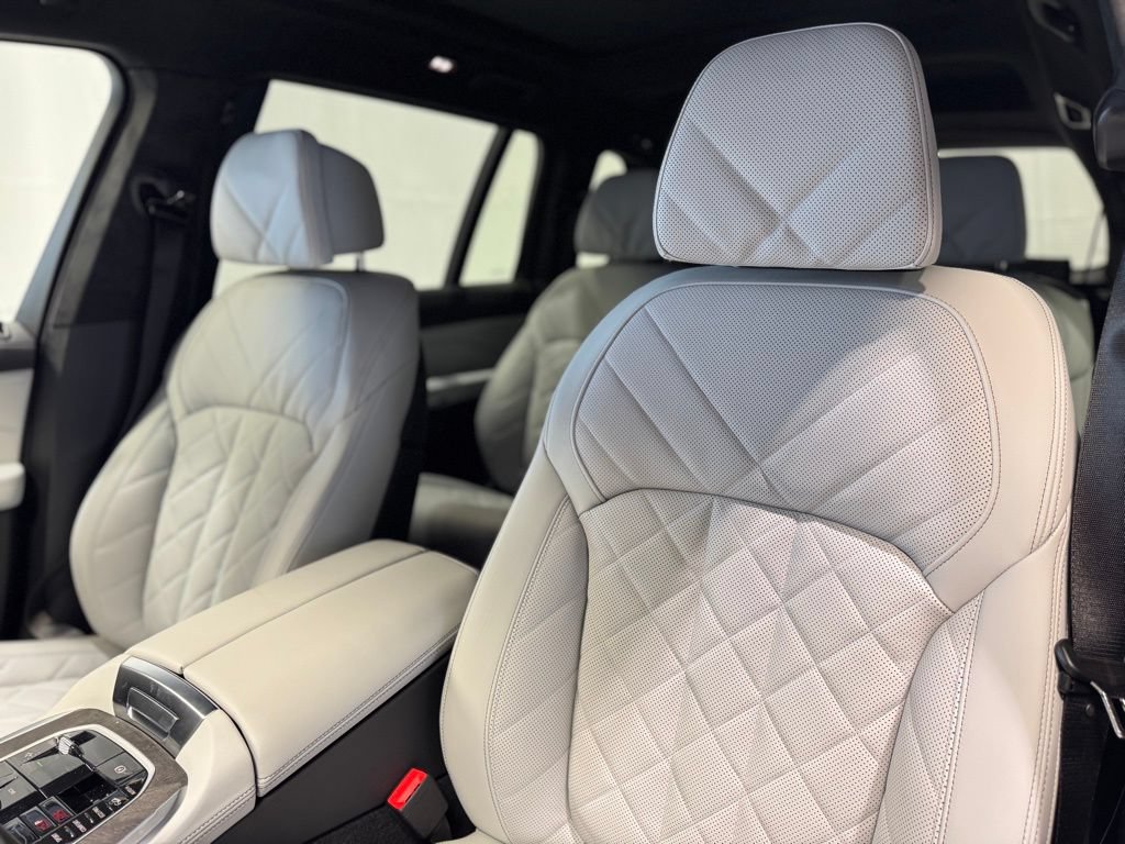 Used 2026 BMW X7 xDrive40i w/ M Sport Package AWD/4WD image 18