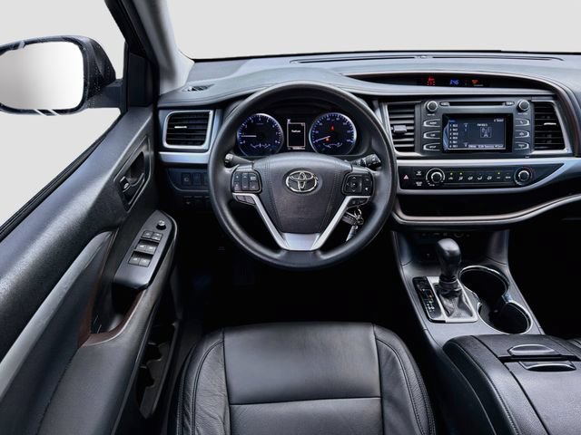 Used 2019 Toyota Highlander LE FWD image 16