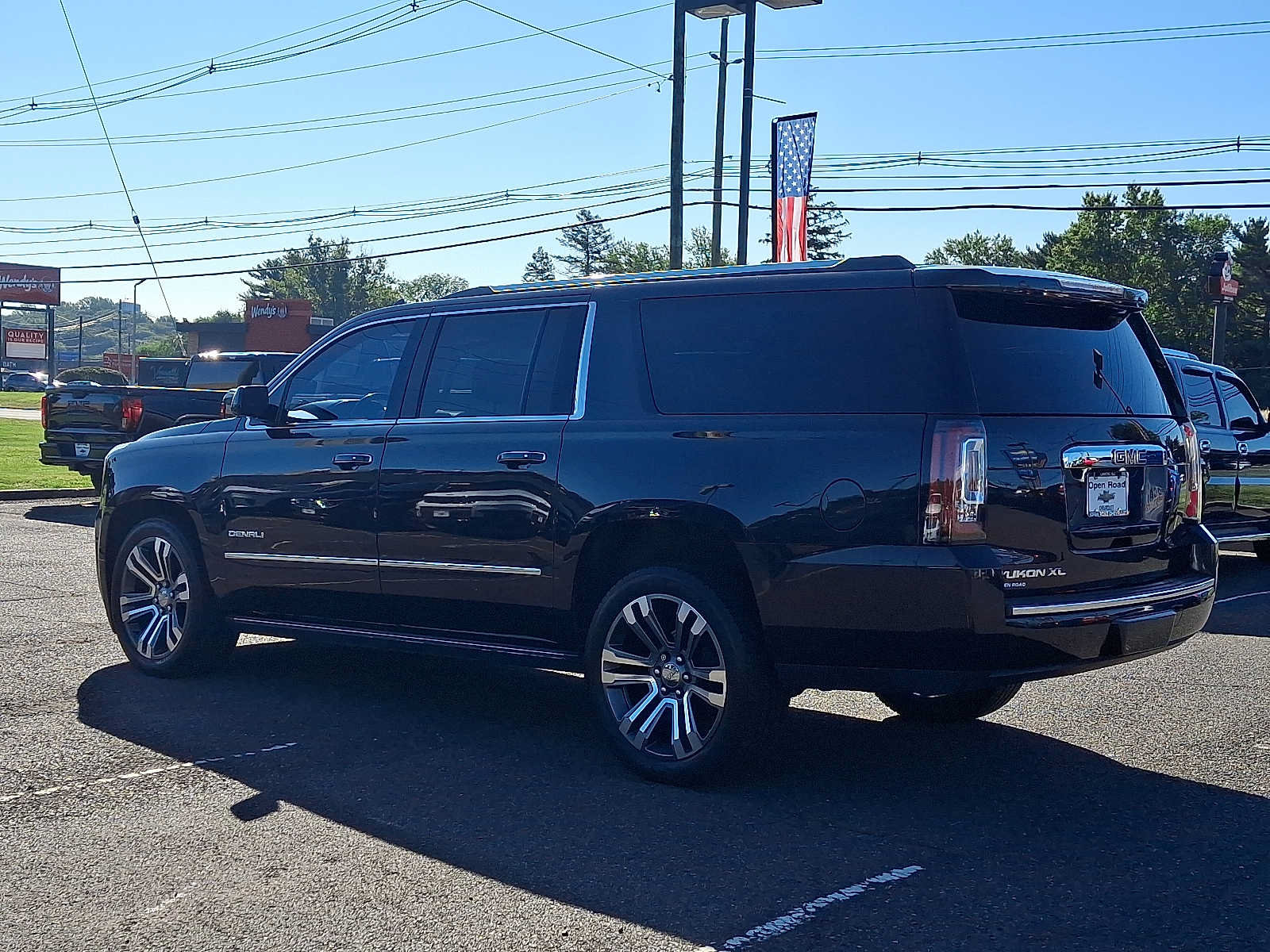 Certified 2020 GMC Yukon XL Denali w/ Denali Premium Package AWD/4WD image 4