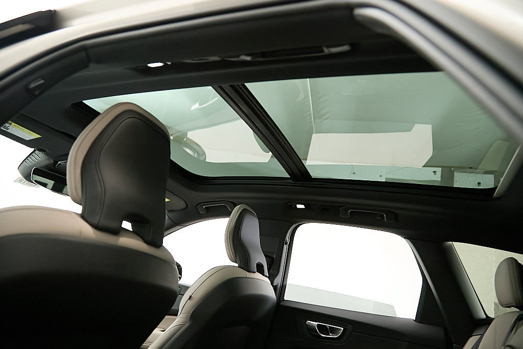 New 2026 Volvo XC60 T8 Plus w/ Protection Package Premier AWD/4WD image 21