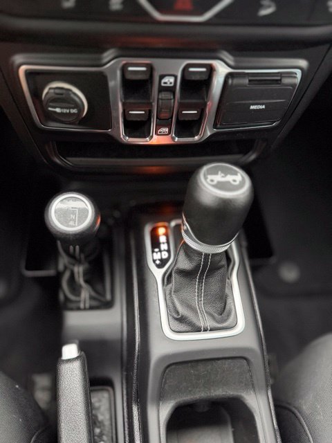 Used 2019 Jeep Wrangler Unlimited Sahara AWD/4WD image 15