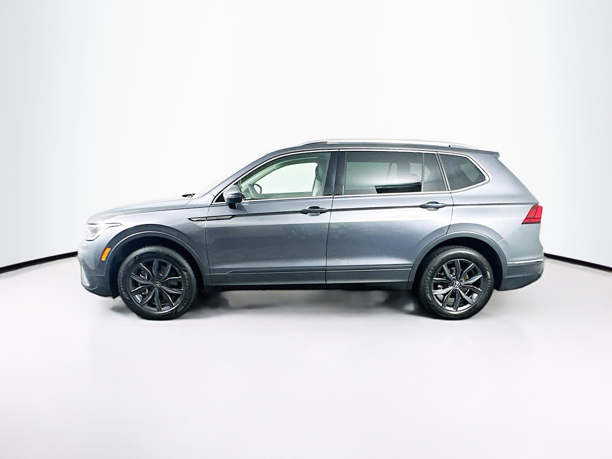 Used 2022 Volkswagen Tiguan SE image 4