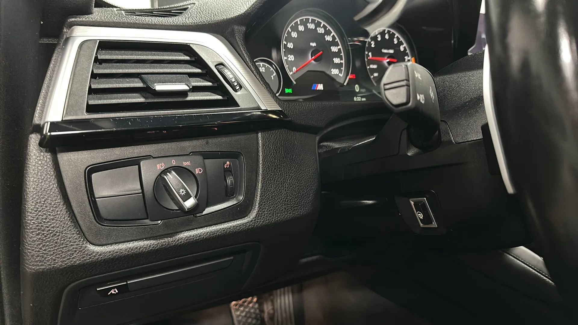 Used 2018 BMW M4 Convertible image 35