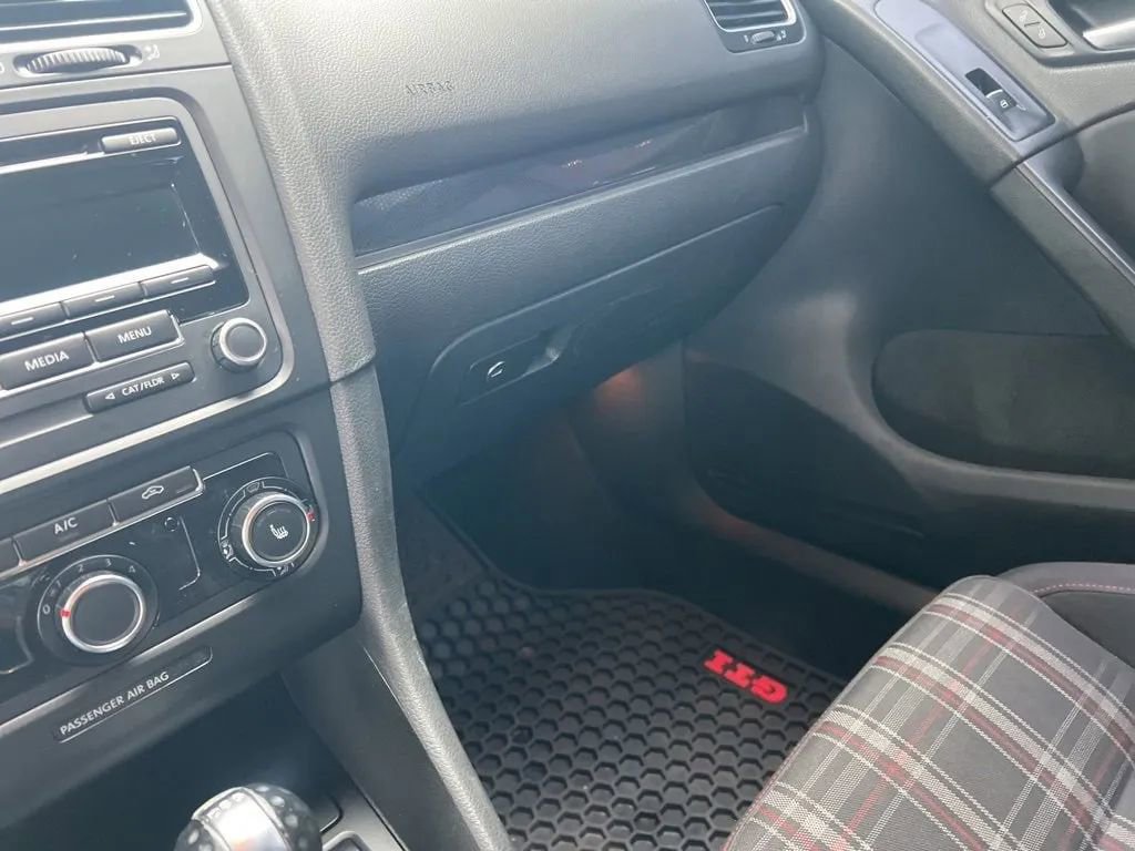 Used 2014 Volkswagen GTI Wolfsburg Edition image 35