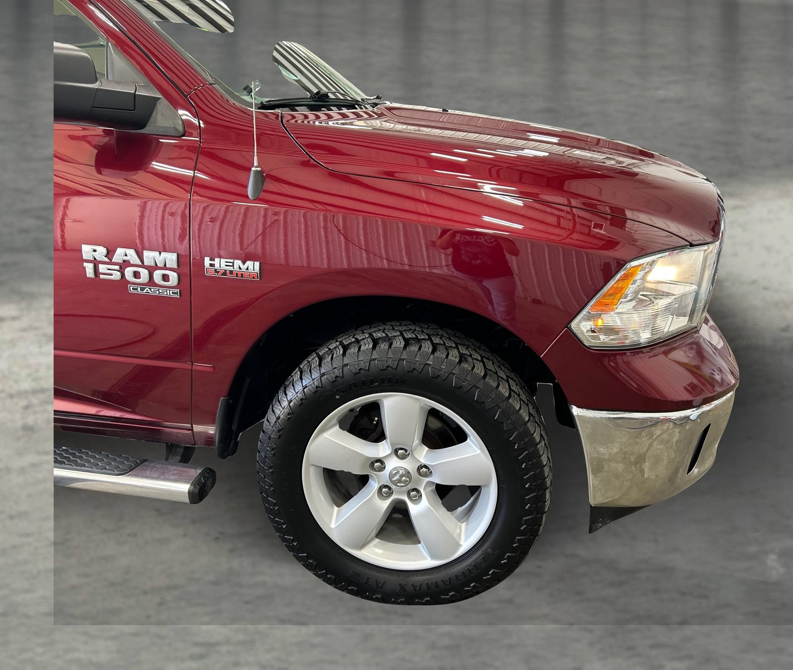 Used 2019 RAM 1500 Classic SLT w/ SLT Plus D←cor Group AWD/4WD image 23
