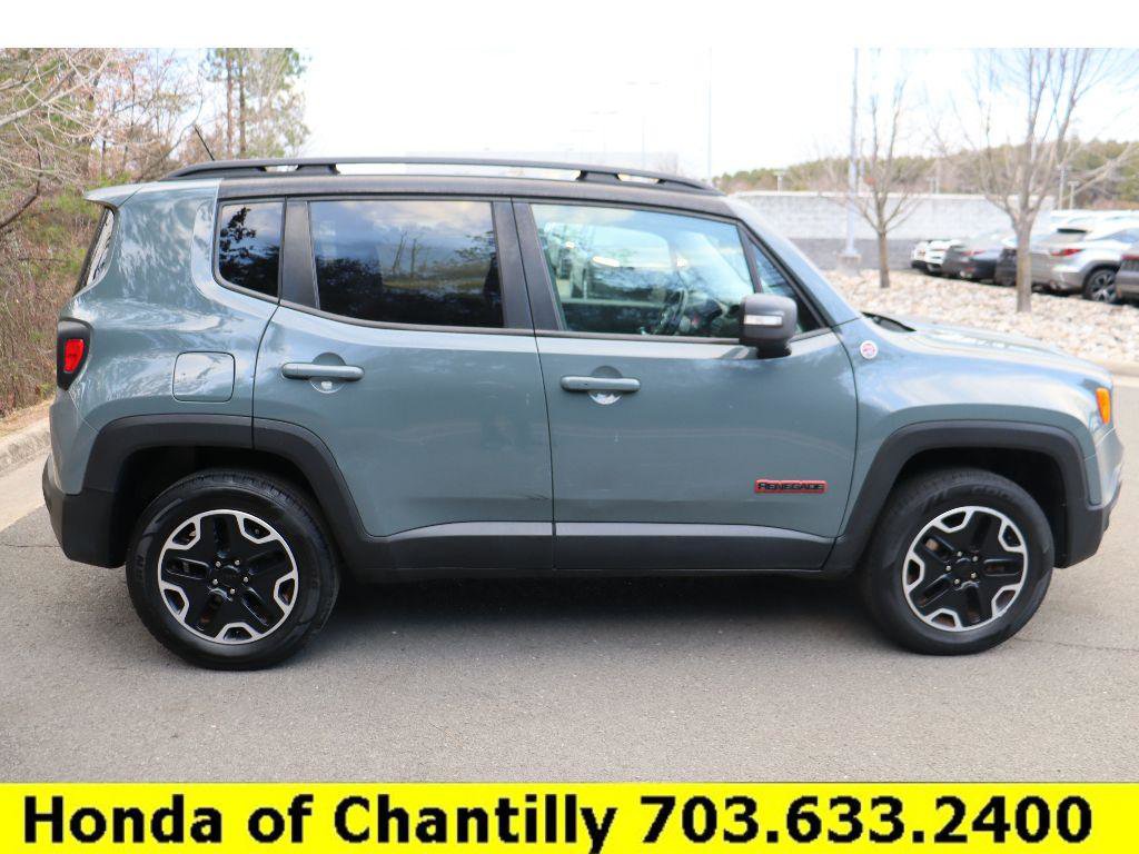 Used 2016 Jeep Renegade Trailhawk w/ Premium Trailhawk Package image 8