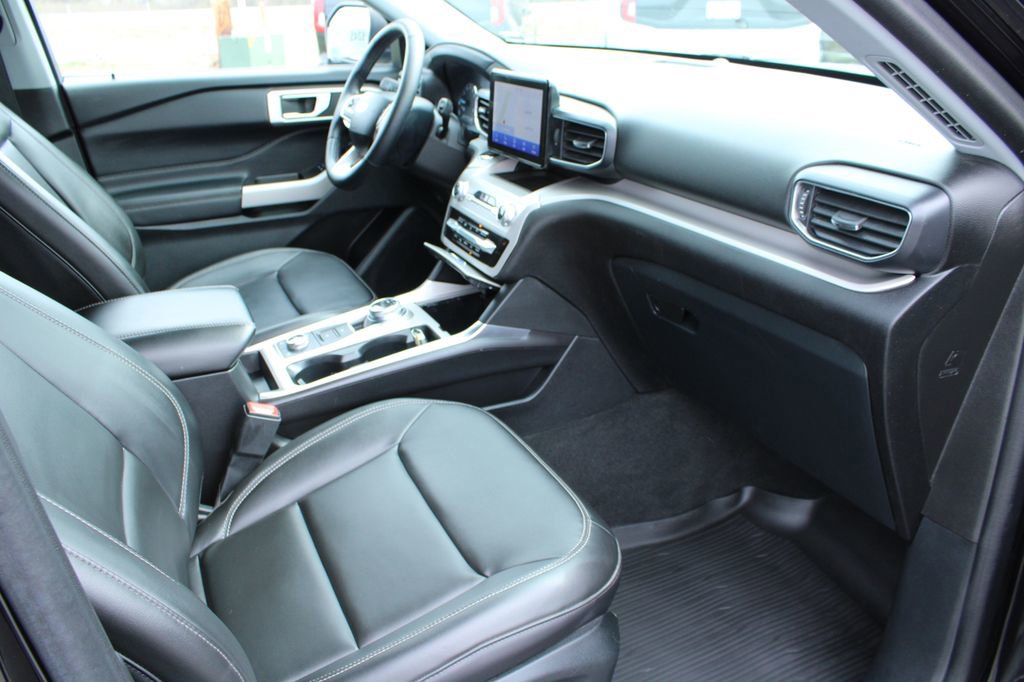 Used 2024 Ford Explorer XLT w/ Equipment Group 202A image 28