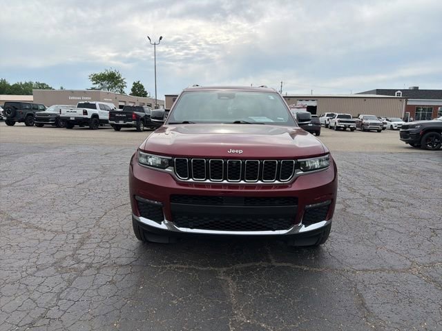 Used 2023 Jeep Grand Cherokee L Limited w/ Luxury Tech Group II AWD/4WD image 3