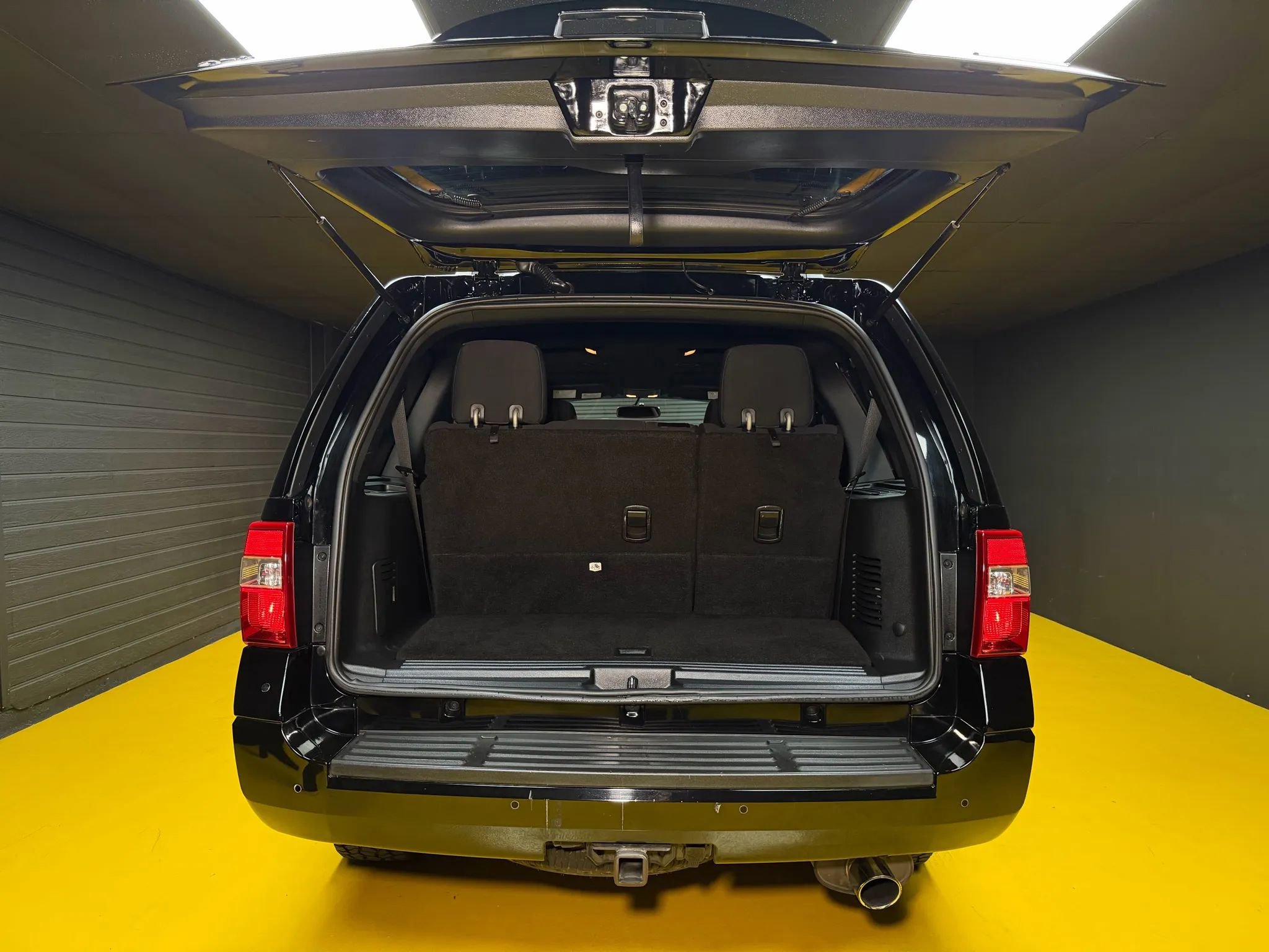 Used 2017 Ford Expedition XLT image 9