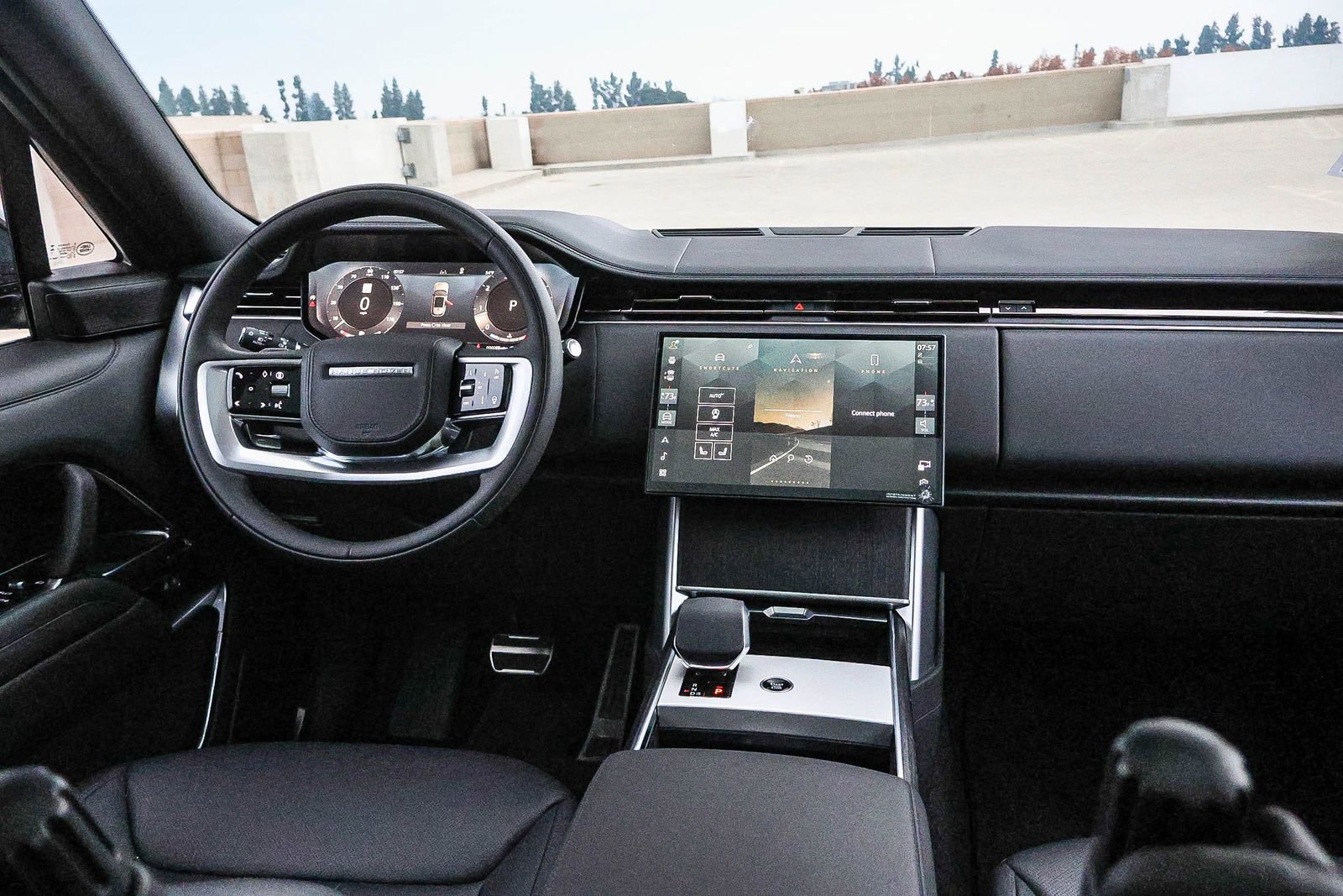 New 2025 Land Rover Range Rover Long Wheelbase SE image 25