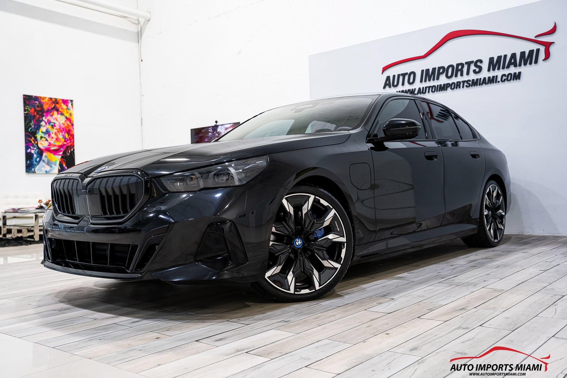 Used 2025 BMW 550e xDrive w/ Executive Package AWD/4WD image 2
