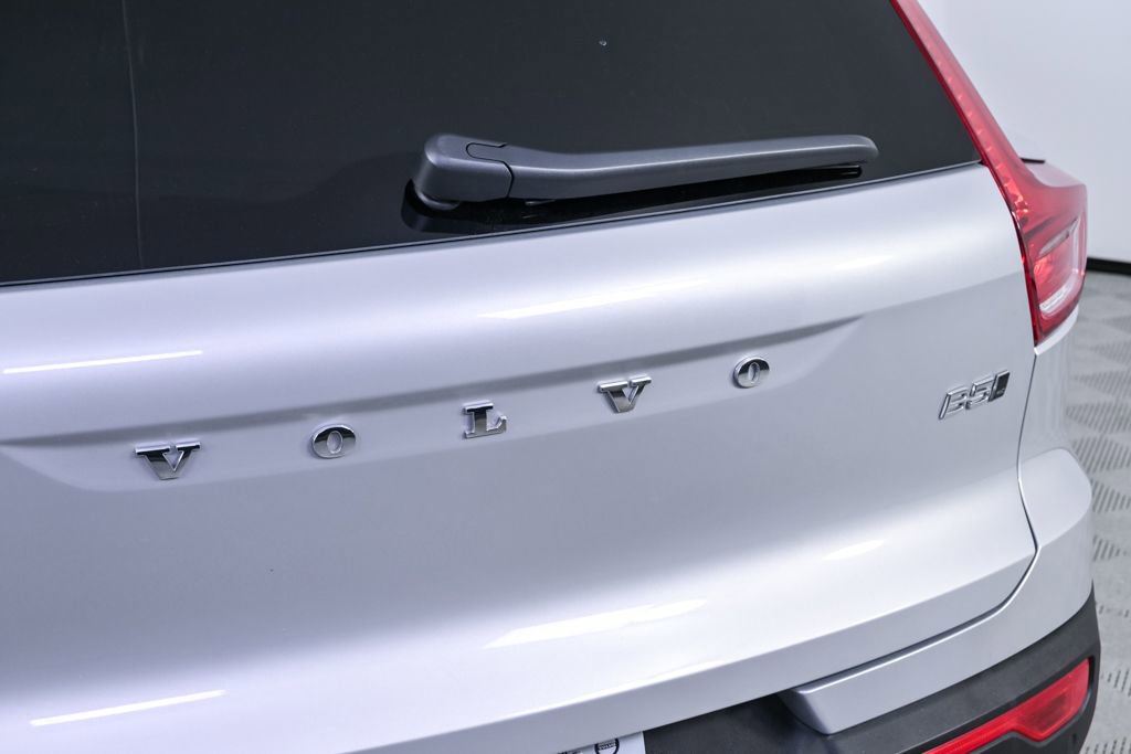 Certified 2025 Volvo XC40 B5 Plus image 37