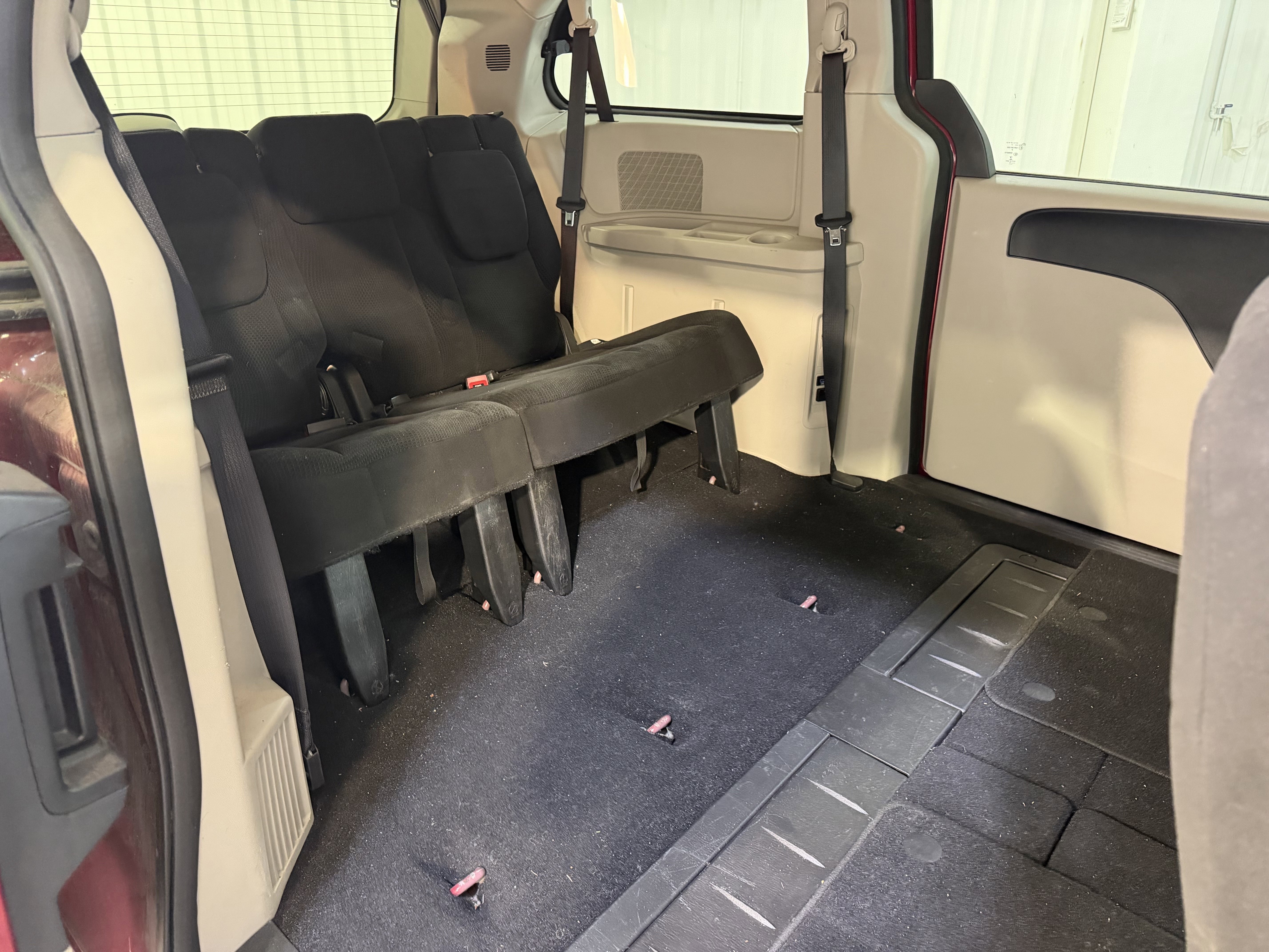 Used 2014 Dodge Grand Caravan SXT w/ Rear Park Assist Package FWD image 11