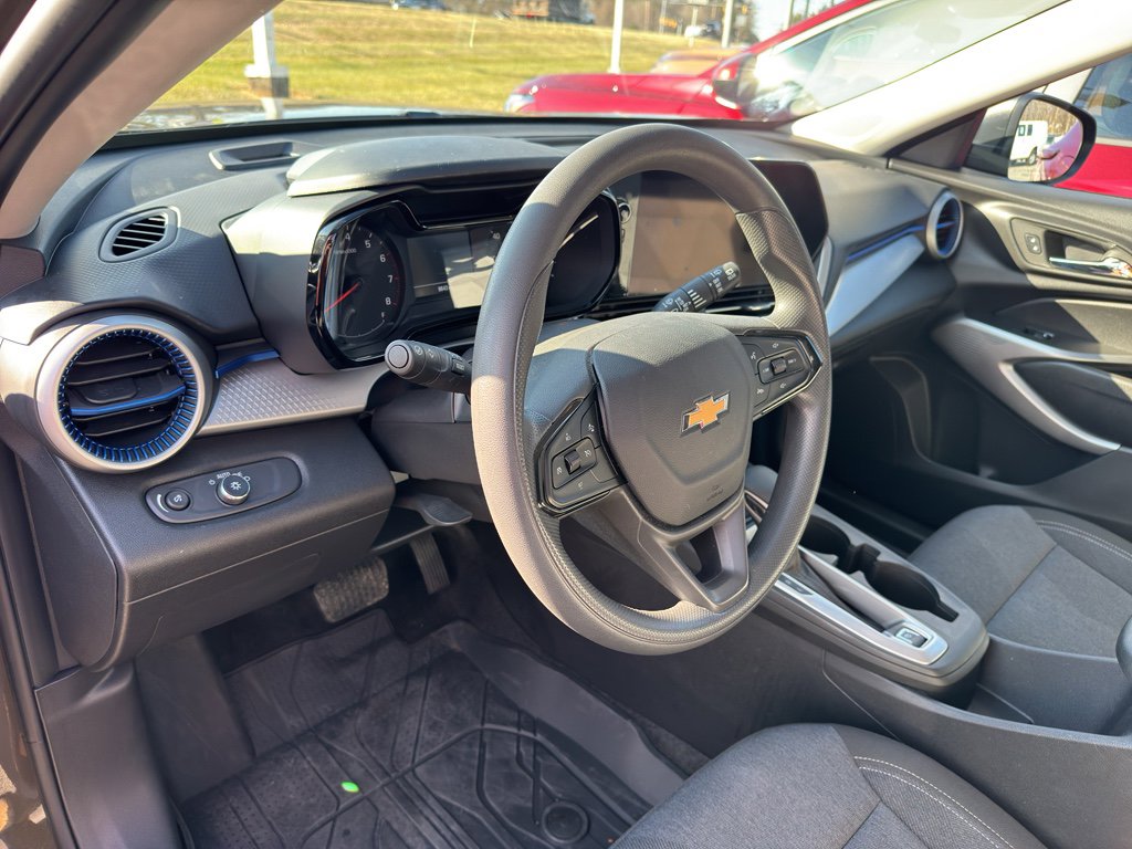 Used 2024 Chevrolet Trax LS image 7