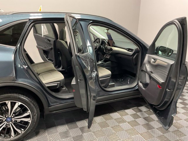 Used 2022 Ford Escape SE w/ SE Sport Appearance Package AWD/4WD image 21