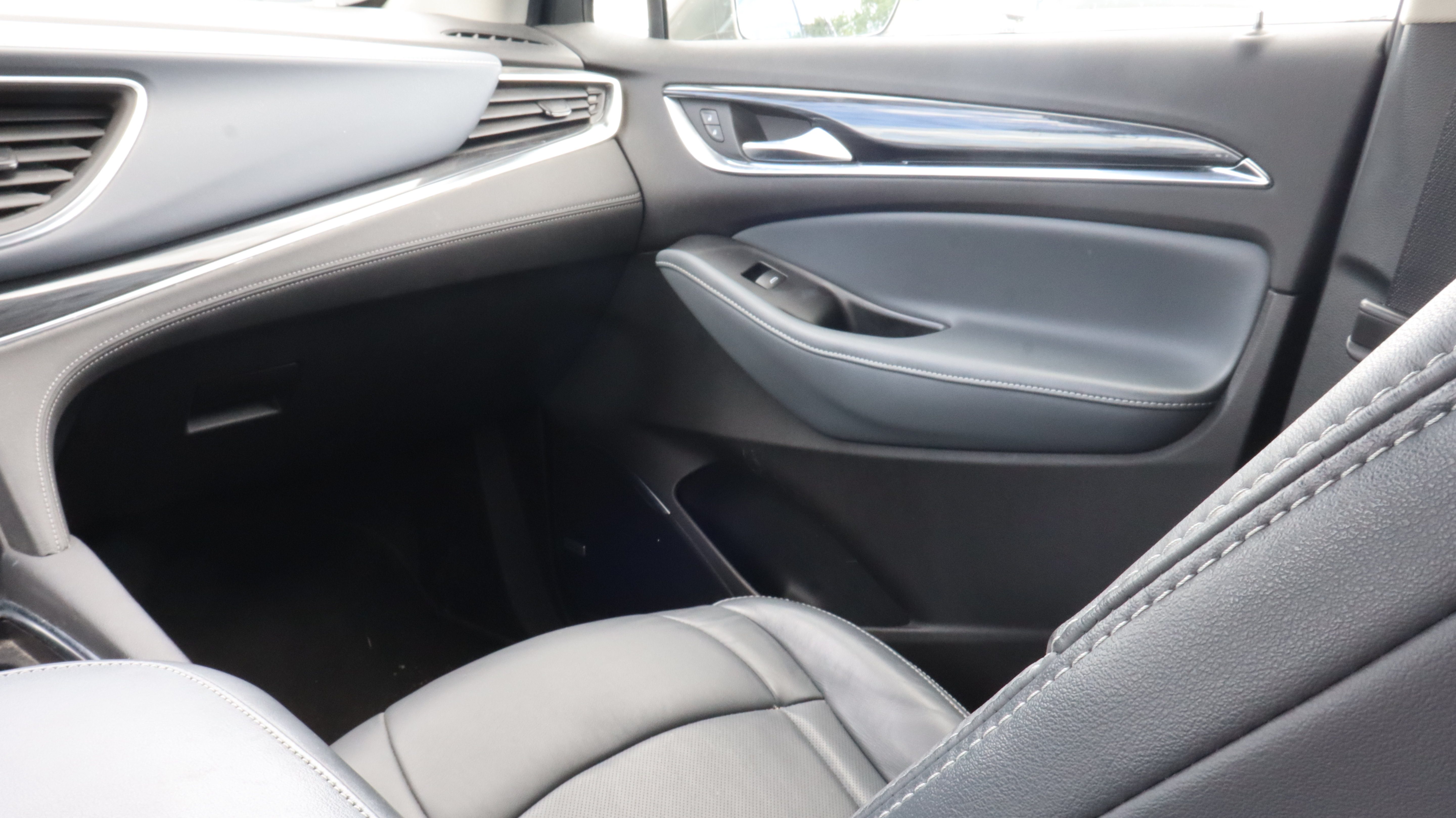 Used 2019 Buick Enclave Premium w/ Trailering Package, 5000 lbs. AWD/4WD image 11