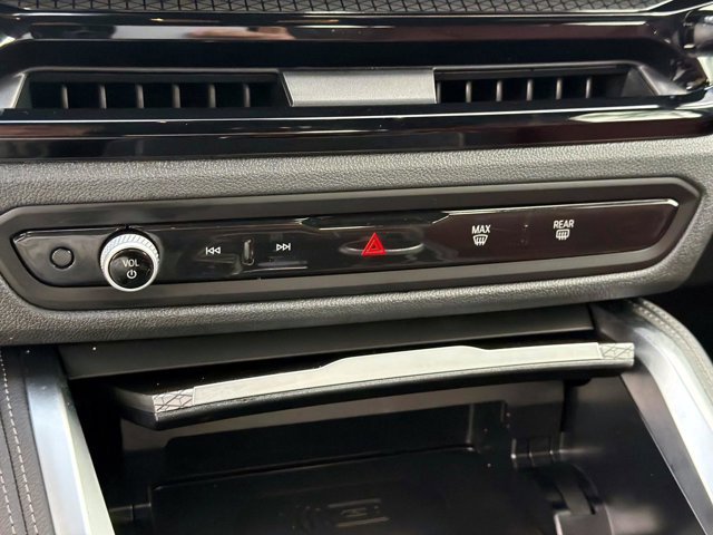 Used 2025 BMW M440i image 24