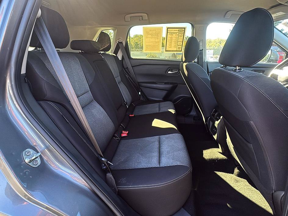 Certified 2025 Nissan Rogue SV FWD image 23