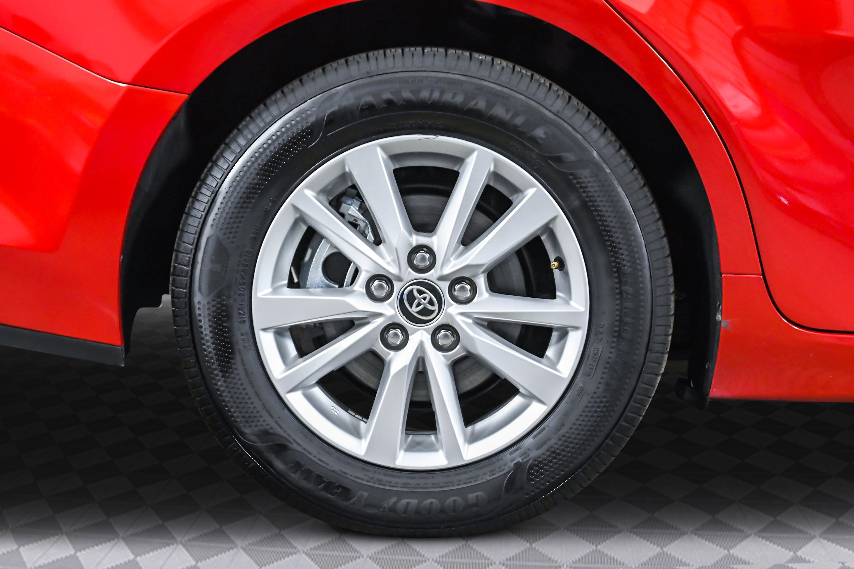 Used 2025 Toyota Camry LE image 30