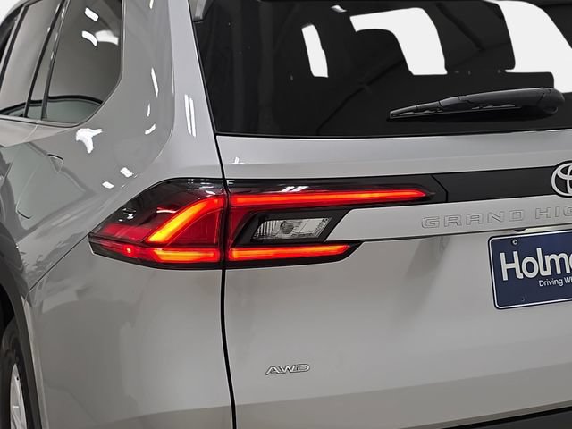 Certified 2025 Toyota Grand Highlander AWD image 30
