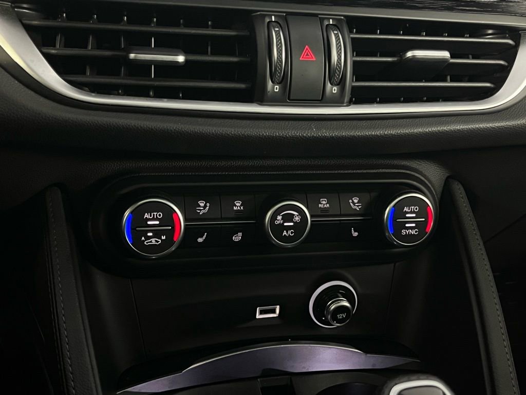 Used 2023 Alfa Romeo Stelvio Sprint image 19