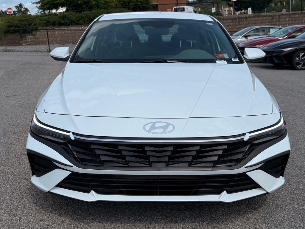 Used 2025 Hyundai Elantra SE FWD image 13