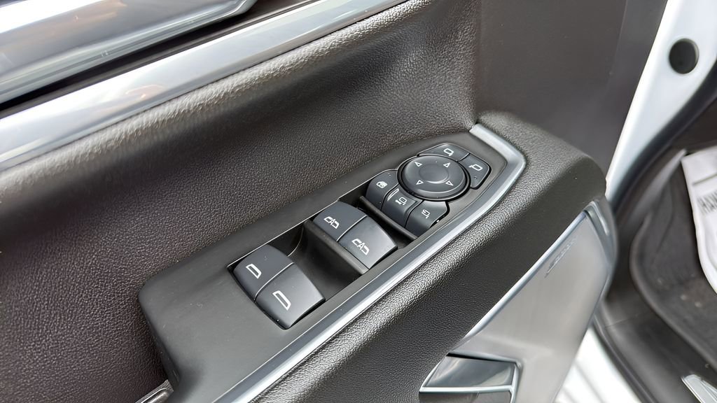 Used 2024 Chevrolet Silverado 3500 High Country w/ High Country Premium Package AWD/4WD image 24