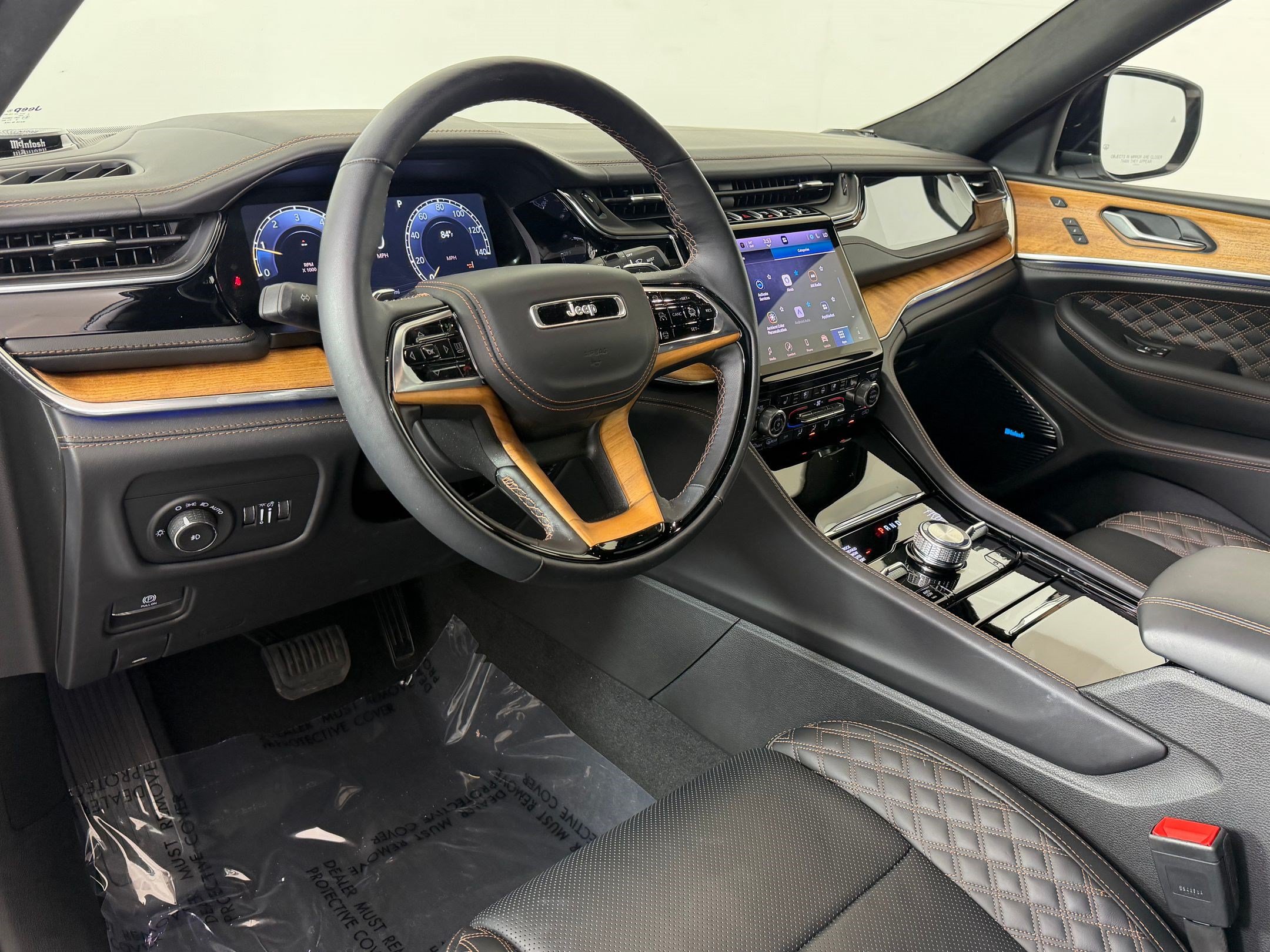 Used 2025 Jeep Grand Cherokee L Summit AWD/4WD image 4