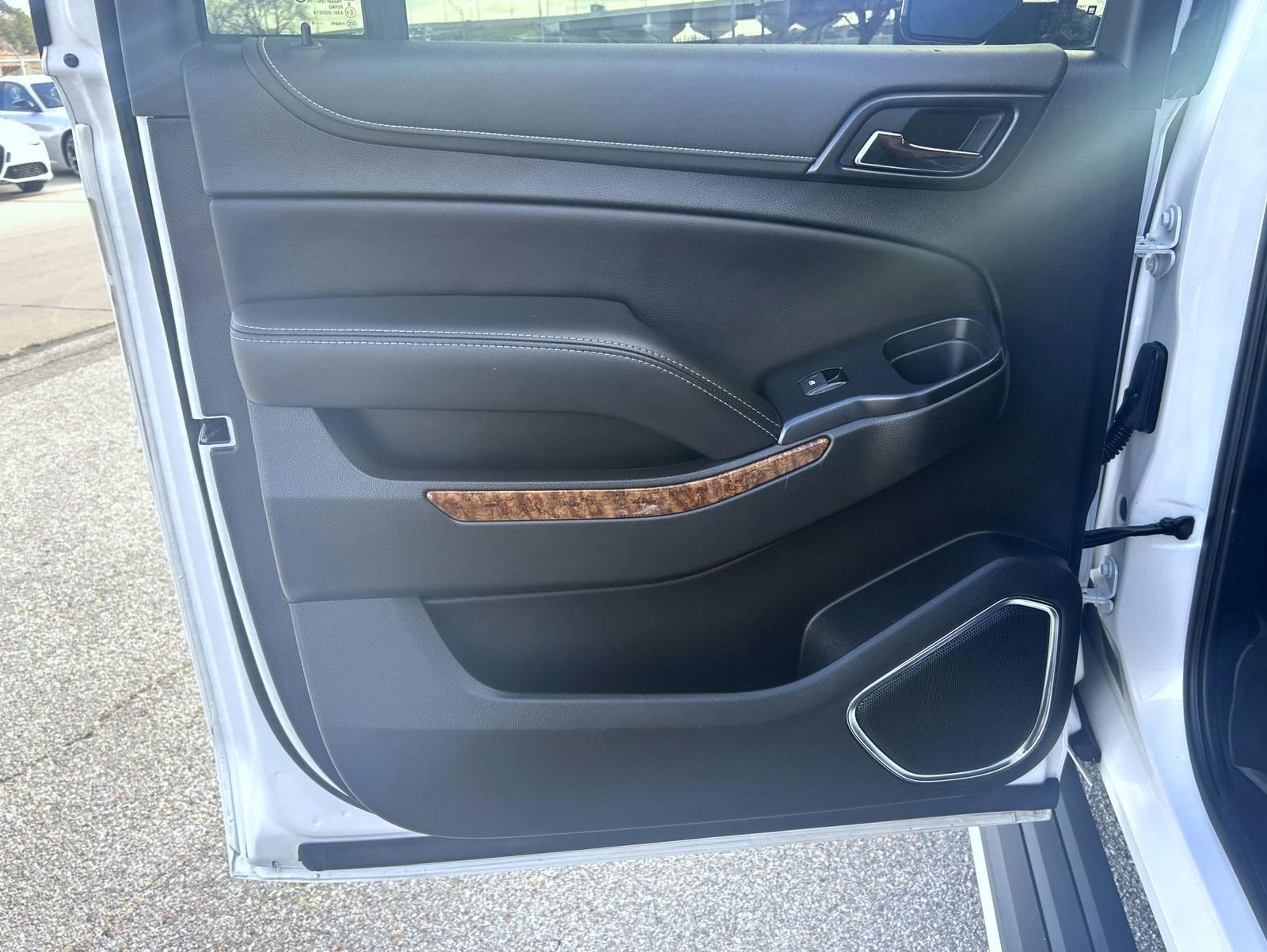 Used 2020 Chevrolet Suburban Premier w/ Premier Plus Edition image 18