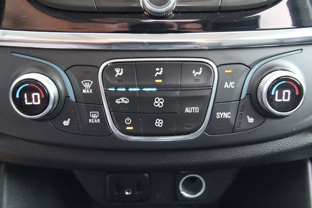 Used 2019 Chevrolet Traverse LT w/ LPO, Blackout Package AWD/4WD image 31