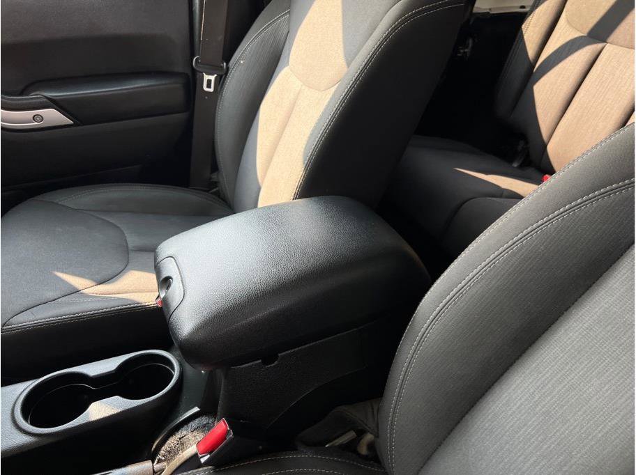 Used 2017 Jeep Wrangler Unlimited Sahara image 12