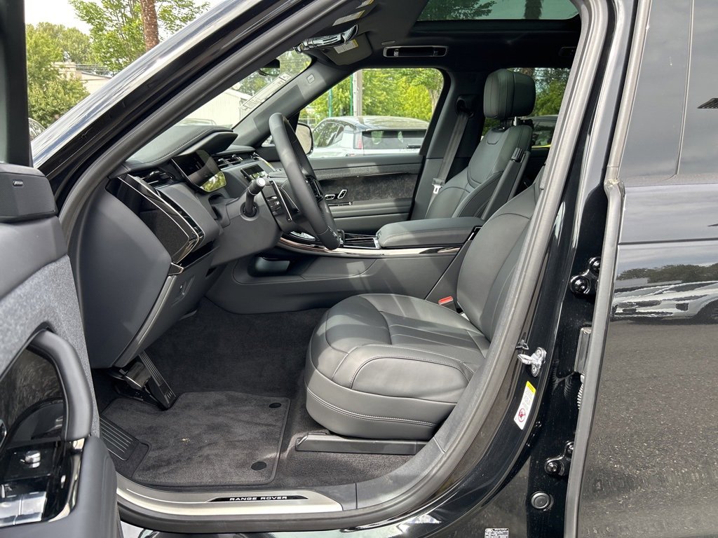 New 2025 Land Rover Range Rover Sport Dynamic SE image 4