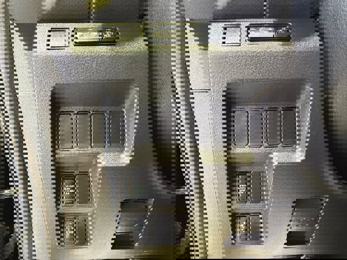 Used 2024 Nissan Frontier SV image 24