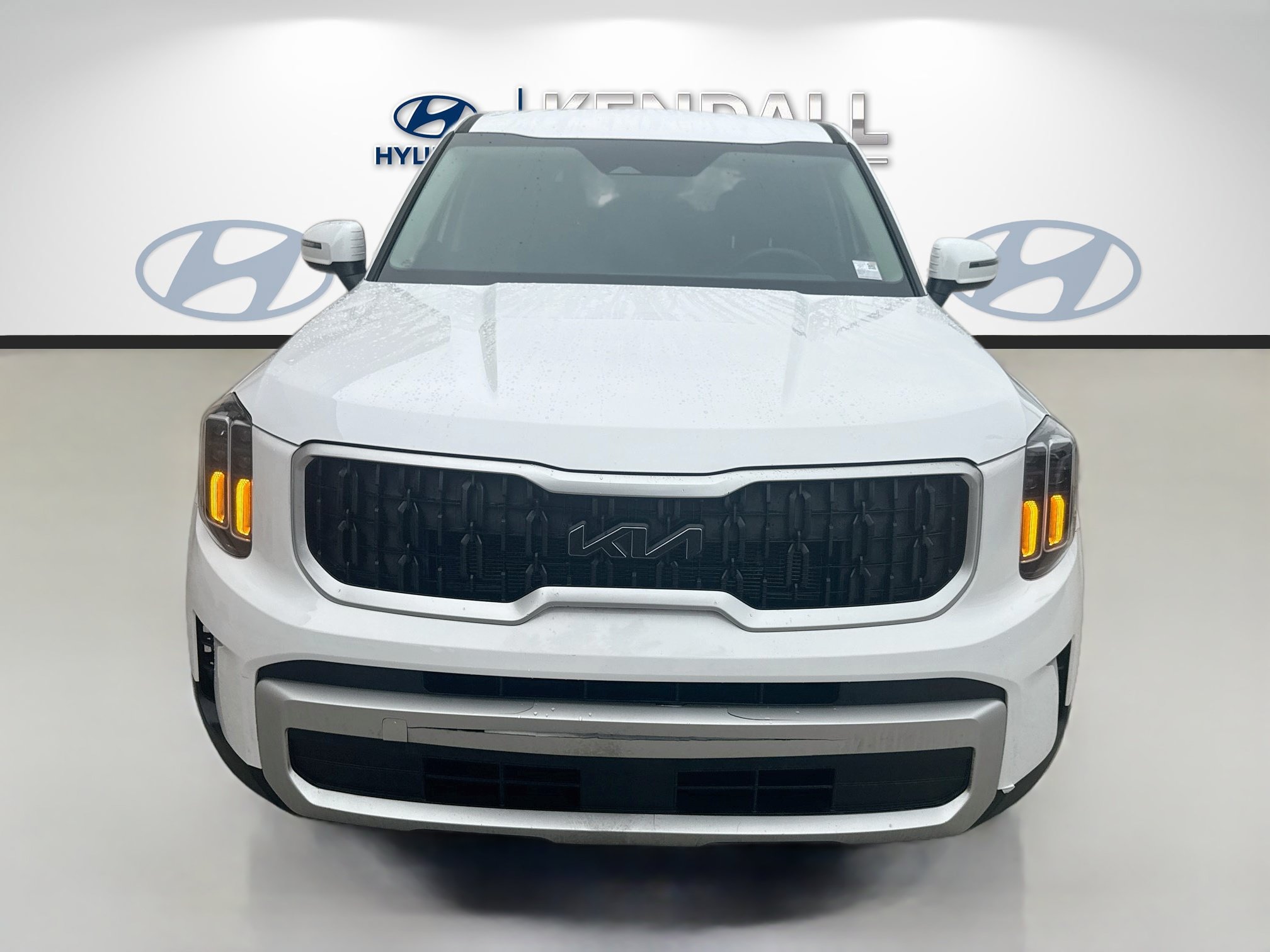Used 2024 Kia Telluride LX FWD image 2