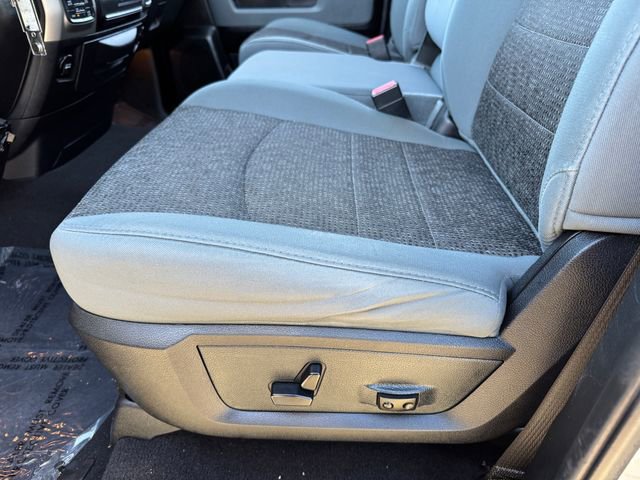Used 2014 RAM 1500 Classic SLT AWD/4WD image 16