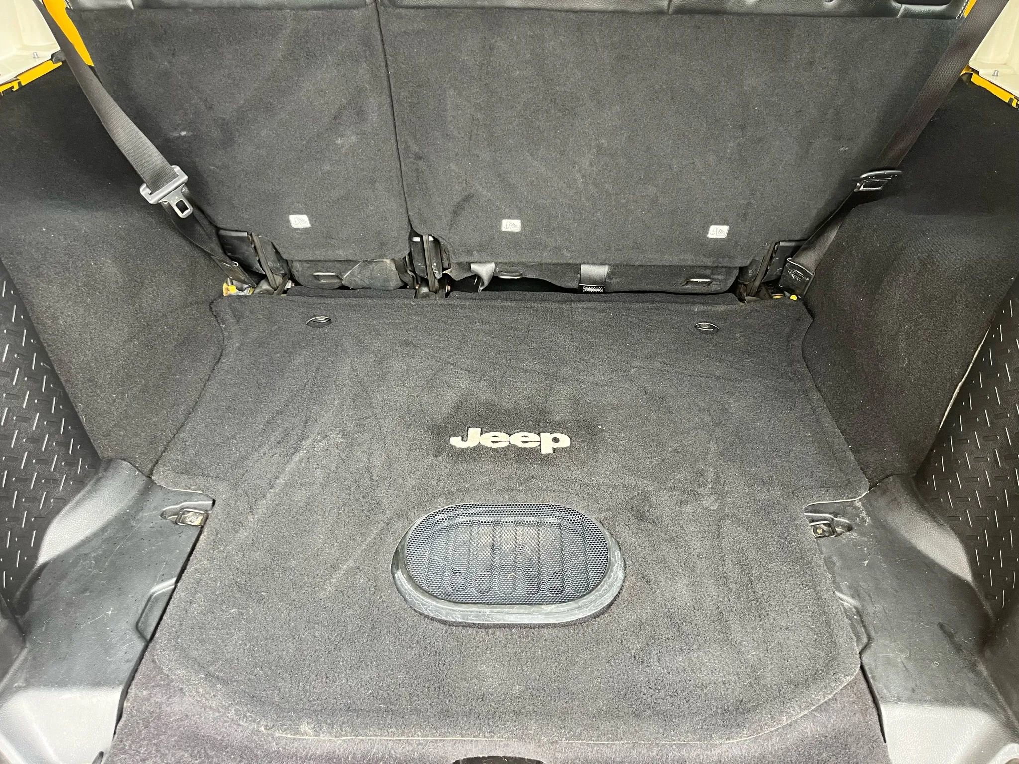 Used 2015 Jeep Wrangler Unlimited Sahara image 27