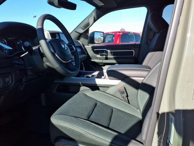 New 2026 RAM 1500 4x4 Crew Cab image 7
