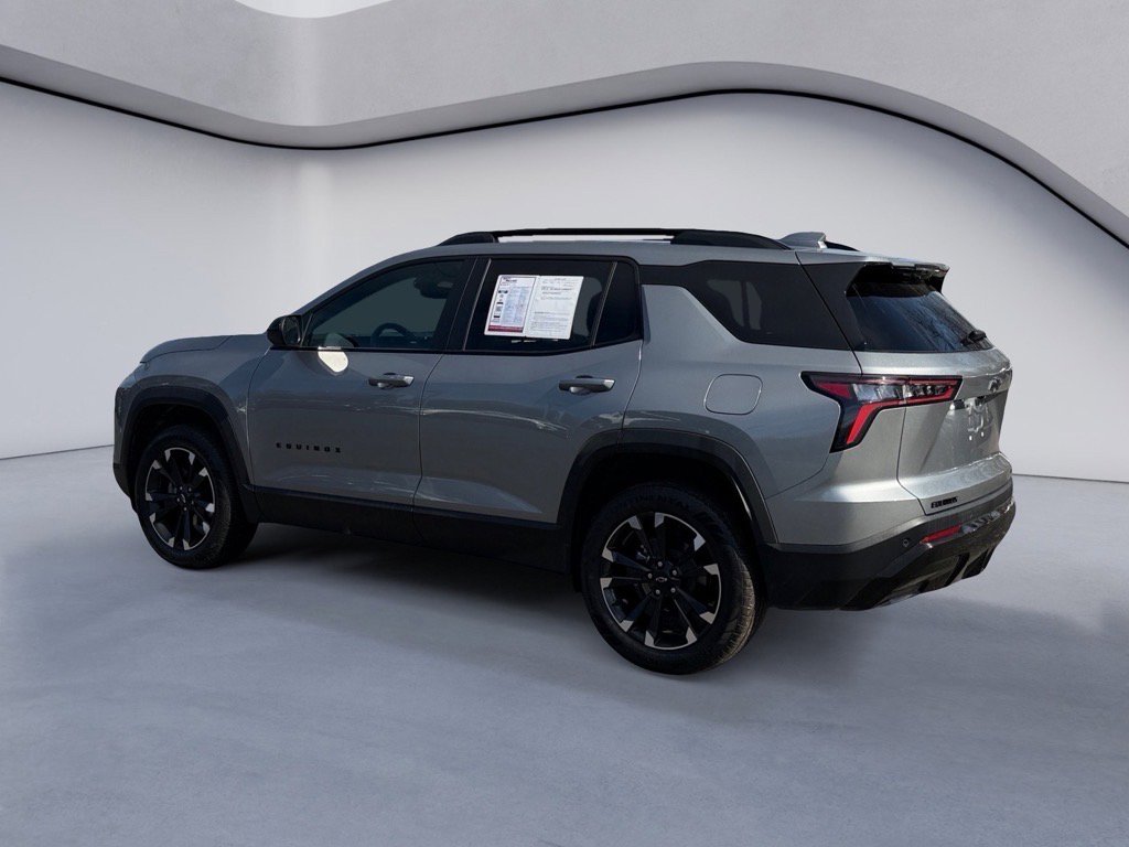 Used 2025 Chevrolet Equinox RS image 3