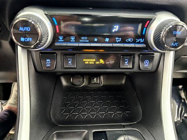 Used 2022 Toyota RAV4 XLE w/ Convenience Package image 18